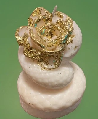 "Свеча столовая ароматизированная ручной работы ""Apple Harvest"" с золотыми листьями." - Изображение 1 из 3