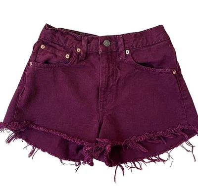 Shorts jeans Levi's vintage anos 90 corte 28 borgonha franjas boho festival grunge - Imagem 1 de 4