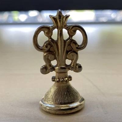 Sello de cera de metal tono dorado flor de lis vintage letra B Foto 1 de 4