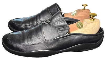 Mocasín sin cordones Prada de cuero negro sin espalda 11,5 logotipo triangular para hombre Foto 1 de 4