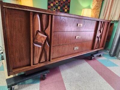 Cómoda Lowboy Canadian Brutalist Mid Century Oak Foto 1 de 4