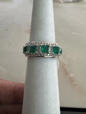 Anillo Bomb Party Talla 8 Mayo 2025 'Revel In Radiance' Cuarzo Esmeralda Rodio Foto 1 de 4