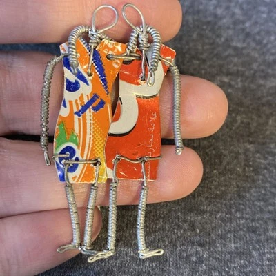 Artisan BEST FRIENDS Ten Thousand Villages Metal People Brooch Pin Handmade - Изображение 1 из 3