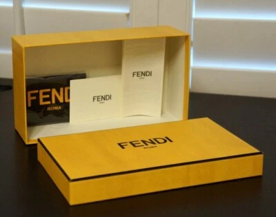 NUEVO Fendi Roma Gafas de sol Anteojos Caja con tela Tarjeta de autenticidad/Folleto Foto 1 de 4