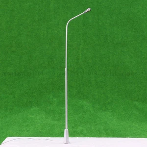 5 Stck. 1/50 O Maßstab Modellzüge Metall Lichtmasten kabelgebundene LED beleuchtete Straßenlampen - Bild 1 von 5