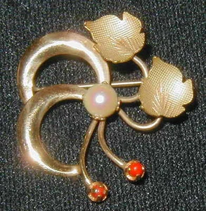 VINTAGE 750 18K GOLD BROOCH, PENDANT w PEARL, RED CORAL BEADS - Picture 1 of 2