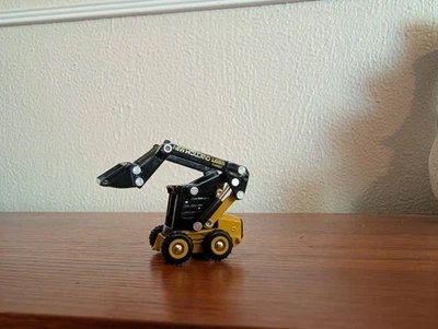 Ertl New Holland L665 Turbo Skid Steer Loader 1:64 Die-Cast Model Working Bucket - Image 1 of 4