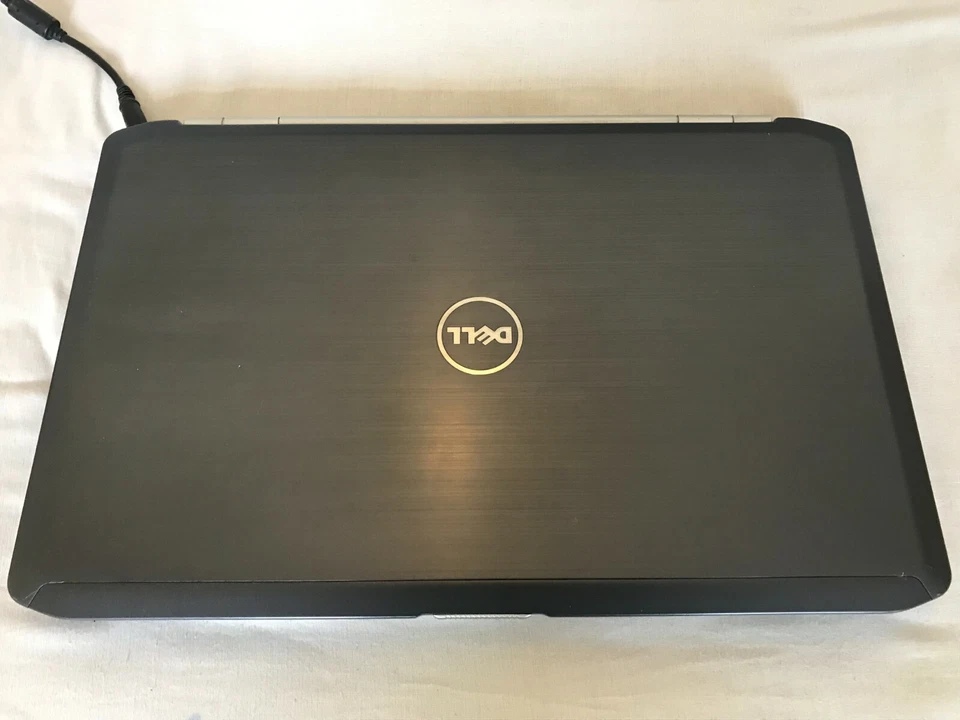 15.6'' DELL Lat. E5520 Laptop: *Core i3-2350M 2.30Gz *320HDD *6RAM*Win10*Ofic19 - Image 1 of 4