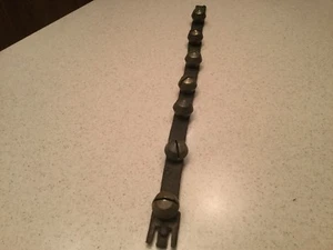 Antike Messing Schlittenglocken am Lederband 7 Glocken intakt 3,75" Umfang - Bild 1 von 12