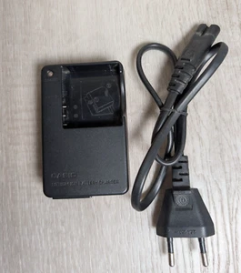 Genuine CASIO BC-31L Battery Charger for Casio NP40 Batteries - Picture 1 of 5