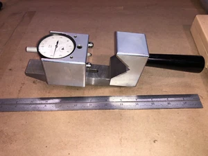 MITUTOYO INDICATOR ON V BLOCK DIAMETER GAGE .0001" - Picture 1 of 9