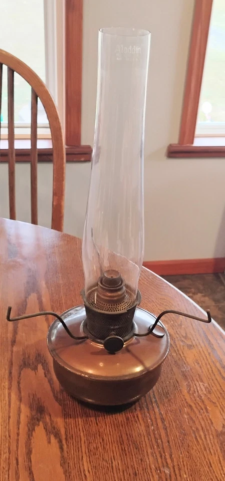 Lámpara Caboose ALADDIN LATÓN Modelo B- TIPO NU con Chimenea de Vidrio Años 33-40 Foto 1 de 4