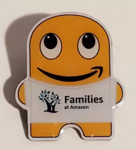 ALFILER SOLAPA PECCY EMPLEADO MINORISTA EN LÍNEA AMAZON BOTÍN AMARILLO FAMILIAS PERSONAJE - Imagen 1 de 2