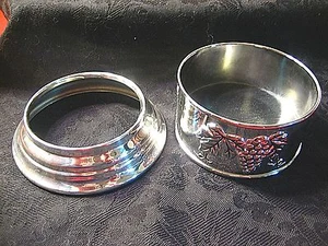 GRAPE PATTERN WINE CADDY COASTER & COLLAR INTERNATIONAL SILVER PLATE BARWARE EXC - Picture 1 of 10