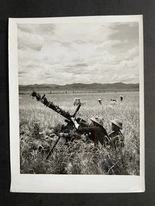 1970 Orig. Vietnam War Press Photo Heroic People and Army China Xinhua News - Picture 1 of 2