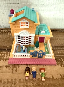 Vintage 1994 Bluebird  Polly Pocket Pollyville Hotel w/ 3 Dolls - Picture 1 of 11