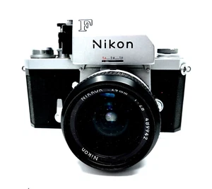 Nikon F fotocamera fotografica pellicola 35mm con obiettivo 24mm F2.8 Nikkor leggere - Foto 1 di 11