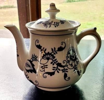 TK Thung Czechoslovakia Teapot Blue Onion Danube Bohemian Porcelain - Image 1 of 4