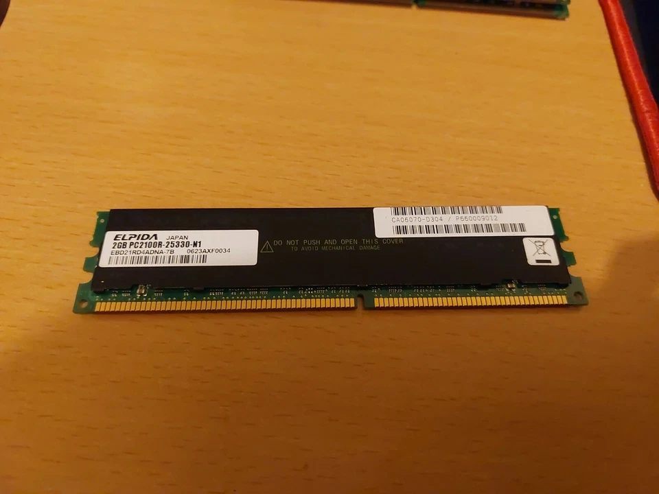 Elpida EBD21RD4ADNA-7B 2GB PC2100R-25330-N1 Server Memory RAM - Image 1 of 1