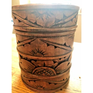 "Handgefertigte geschnitzte Holzkanister Blumen braun mit Deckel Blumenmuster 5,25"" x 4" - Bild 1 von 9