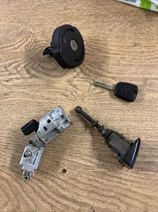 Citroen C4 Coupe 3 Door 2007 Lockset Key Ignition Fuel Cover - Picture 1 of 4