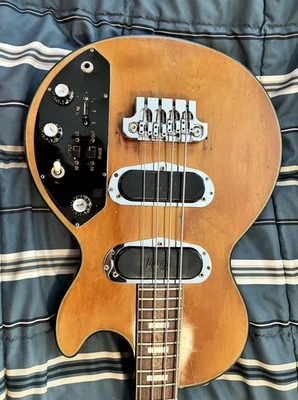Bajo Gibson 1972 Les Paul Triumph Foto 1 de 4