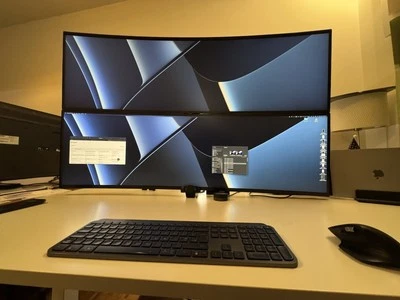 2 LG 49WL95C-WE 49 Inch Curved QHD Monitors - Bild 1 von 4