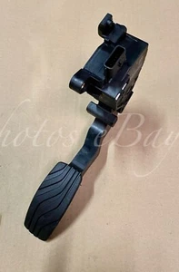 Accelerator pedal RENAULT MEGANE 4 IV 180023067R - Picture 1 of 3