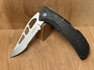 GERBER EZ OUT SKELETON Combo Blade 2.6oz Knife W/Pocket Clip USA EXCELLENT! - Picture 1 of 15