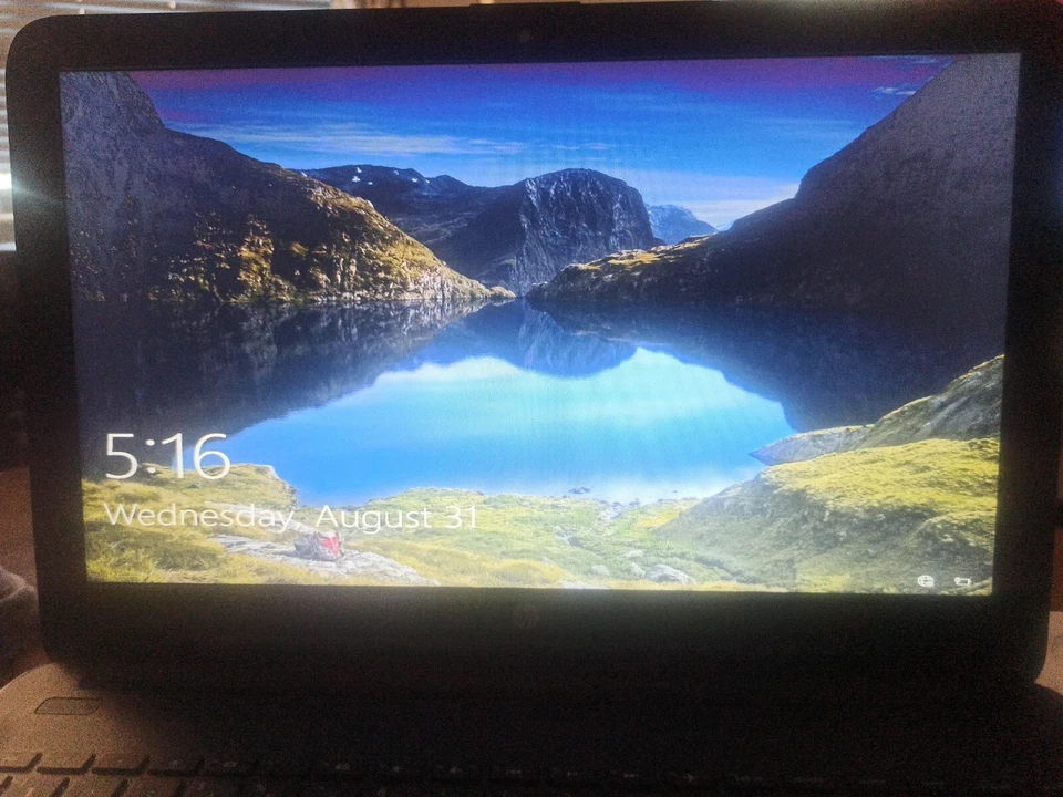 Laptops - Image 1 of 4