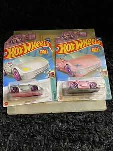 Mattel Hot Wheels 2021 juego de 2 carros de Barbie extra HCT35: 1-plata/1-rosa ambos nuevos en caja - Imagen 1 de 8