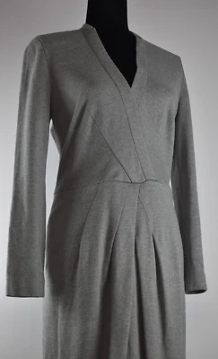 Vestido Vaina Akris Talla 8 Gris Claro Cuello en V Manga Larga Plisados Elastizado Negocios Foto 1 de 4