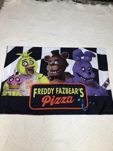 Five Nights At Freddie’s (1) Standard Kissenhülle FREDDY FAZBEARS PIZZA - Bild 1 von 5