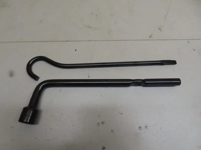 2015-2023 Suzuki Vitara MK4 - Wheel Nut Brace Tool & Handle (B70) - Image 1 of 4