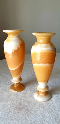 Coppia Di Vasi Egiziani In Marmo Alabastro  - Immagine 1 di 4