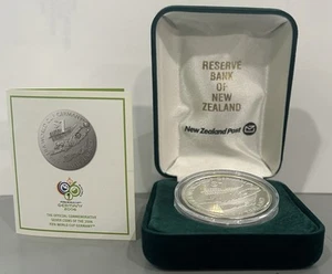 2006 New Zealand Silver Frosted Proof $1 Coin - Fifa World Cup A8 - Picture 1 of 4
