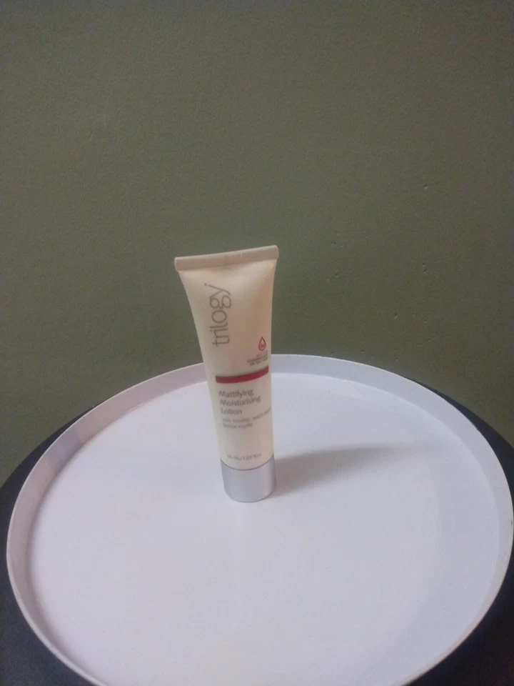 Trilogía Ministering Lotion.  Nuevo sin caja. Todavía tiene el sello en la punta Foto 1 de 3