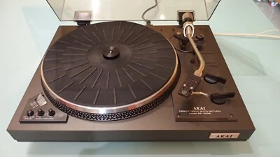 AKAI AP-206BL GIRADISCHI NERO SEMIAUTOMATICO VINTAGE HI-FI COMPRESO PRE PHONO - Immagine 1 di 4