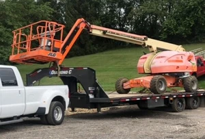 JLG 460SJ Boom Lift - Picture 1 of 7