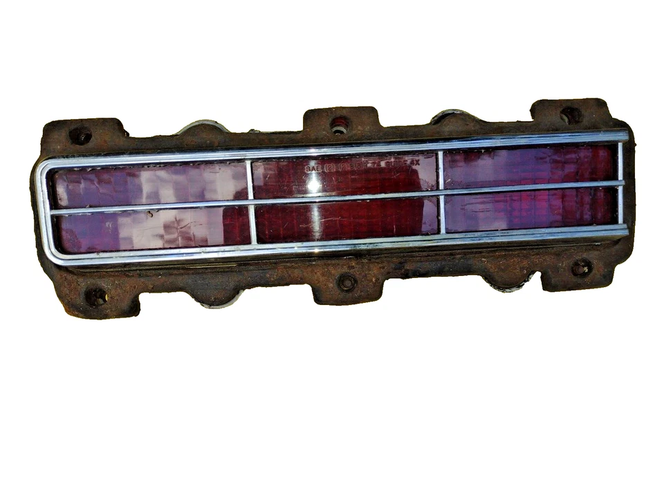 Luz trasera Buick Apollo 1974 derecha OEM Foto 1 de 2