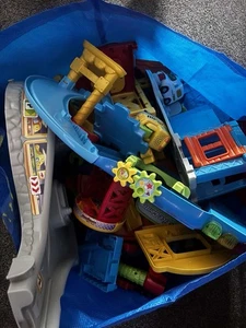 Large Toot Toot Bundle Garage Cars - Picture 1 of 2