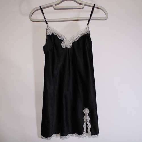 UNDERCOVER Abito Victoria's Secret nero slip con orlo in pizzo bianco e spacco taglia S