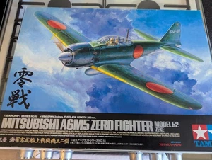 1/32 Mitsubishi A6m5 Zero plus extras - Picture 1 of 4