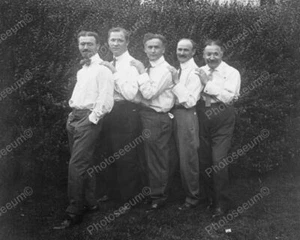 Houdini Poses With Men For Portrait 8x10 Reprint Of Old Photo - Picture 1 of 1