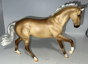 Breyer Miss Independent BreyerFest 2024 Special Run LE Cantering Warmblood - Picture 1 of 11