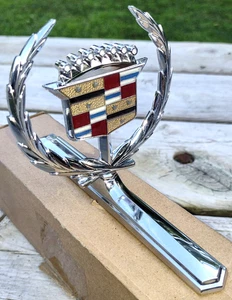 1971 1972 Cadillac Eldorado Color Hood Ornament Emblem Assembly VGC - Picture 1 of 17