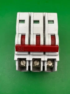 Square D QO-E 32A Tipo 3 M6 3 Fases MCB - Imagen 1 de 4