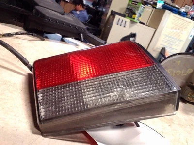 Luz trasera izquierda del conductor tapa trasera montada para 94-98 SAAB 900 174688 Foto 1 de 4