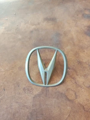 Hermosa insignia de metal vintage de Acura Hood Foto 1 de 4