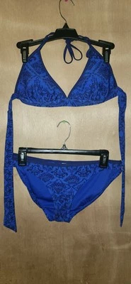 Bikini Converse Azul Floral Juniors Traje de Baño Talla Pequeña Parte Superior, Parte Inferior Grande, Talla 11 Foto 1 de 4